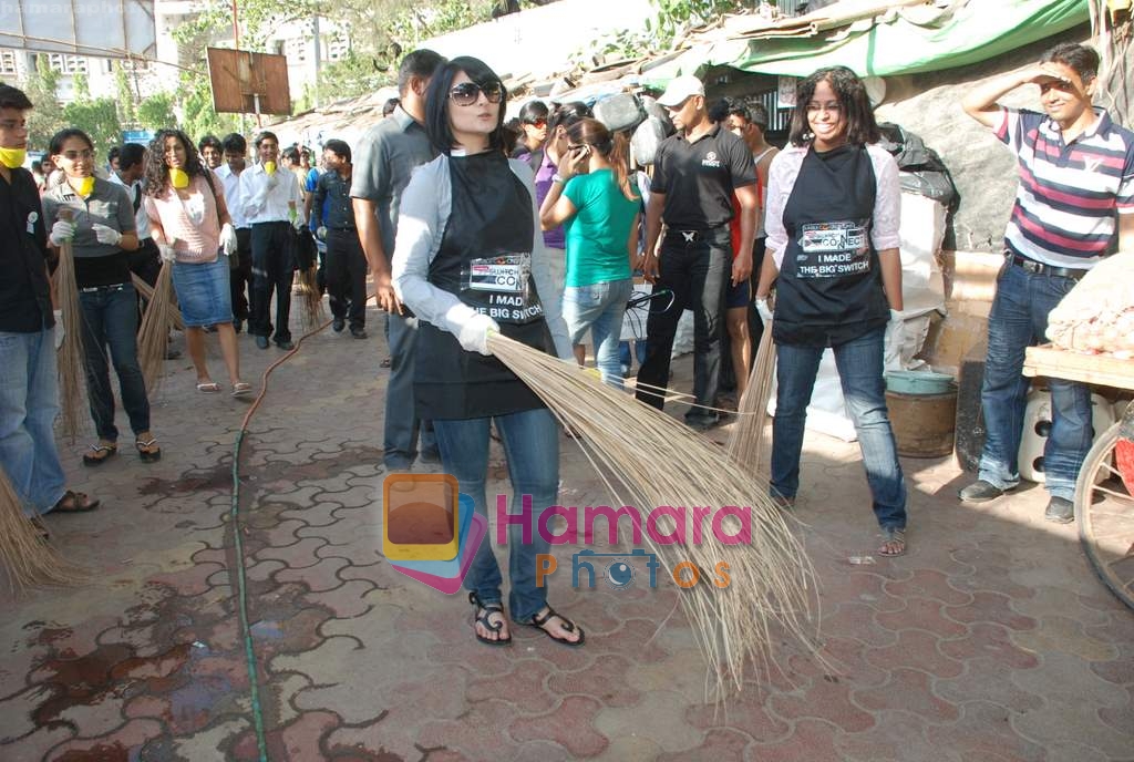 Urvashi Dholakia at the Launch of campaign on Importance of Effective Usage of Water in Mumbai on 28th April 2010 