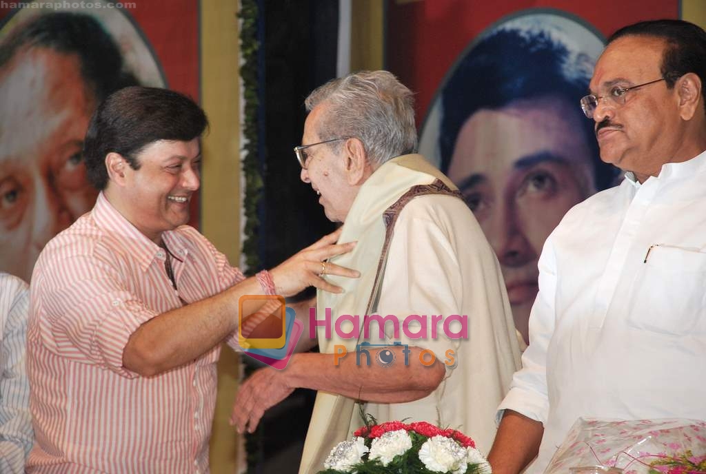 Sachin Pilgaonkar at Dadasaheb Phalke Awards in Bhaidas Hall on 30th April 2010 