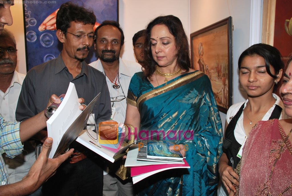 Hema Malini grace Art Fusion Exhibition in Nehru Centre, Mumbai on 30th April 2010 