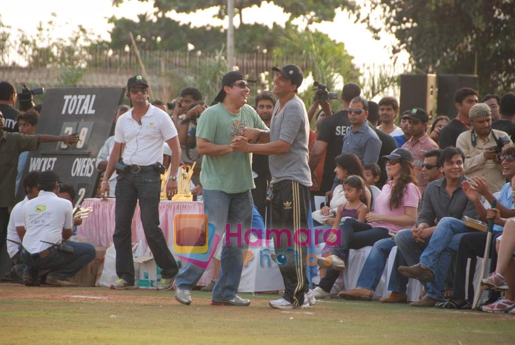 Sajid Khan, Akshay Kumar at Housefull cricket match in Goregaon on 1st May 2010 