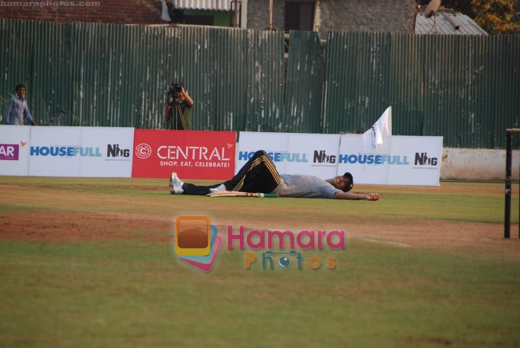 Akshay Kumar at Housefull cricket match in Goregaon on 1st May 2010 