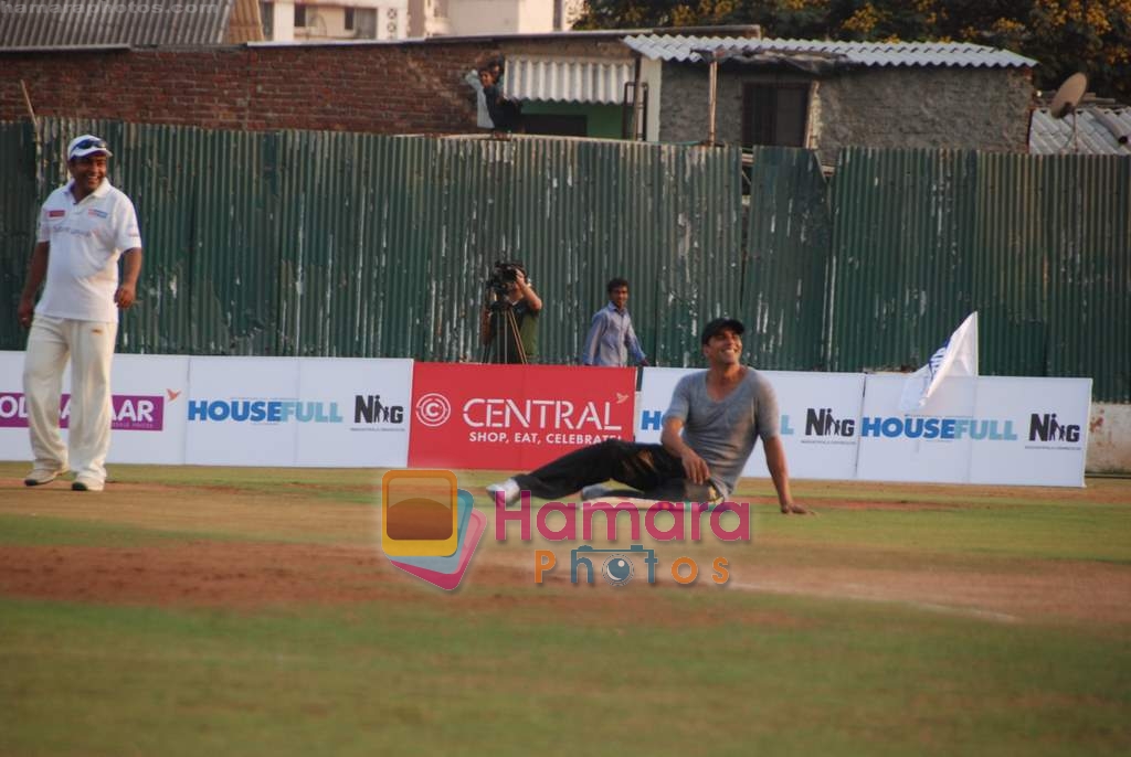 Akshay Kumar at Housefull cricket match in Goregaon on 1st May 2010 
