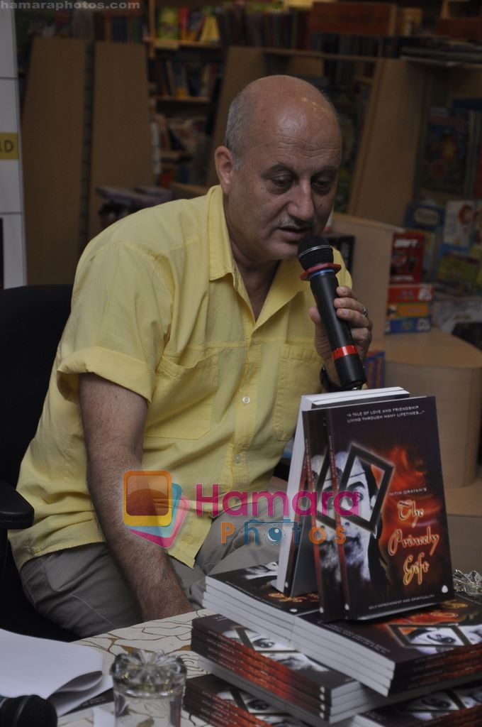 Anupam Kher unveils The Princely Gift book in Crossword, bandra, Mumbai on 5th May 2010 