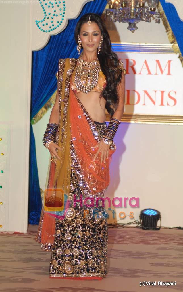 Malaika Arora Khan at Vikram Phadnis show in J W Marriott on 9th May 2010 