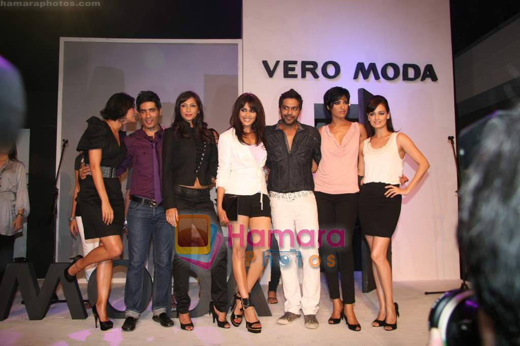 Lara Dutta, Manish Malhotra, genelia D Souza, Dia Mirza at Vero Moda fashion show in Palladium on 8th May 2010 