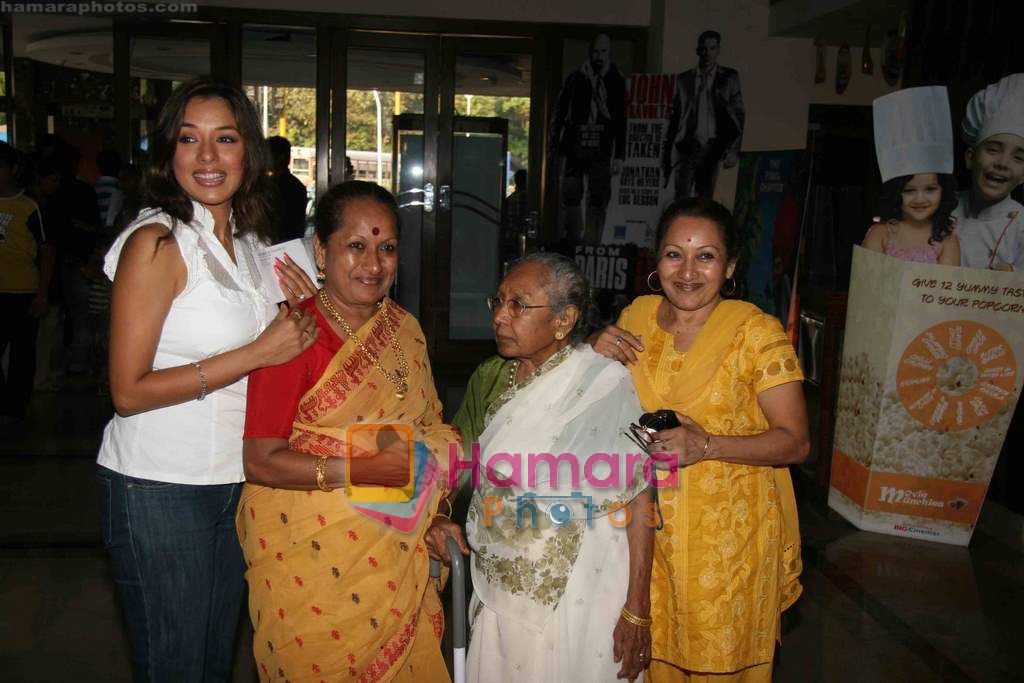 Rupali Ganguly celebrates mother's day in Metro Cinema on 9th May 2010 