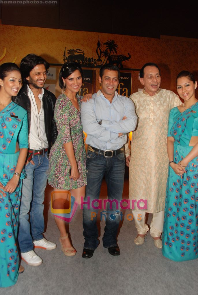 Lara Dutta, Ritesh Deshmukh, Salman Khan at  IIFA initiative media meet in Grand Hyatt, Mumbai on 12th May 2010 