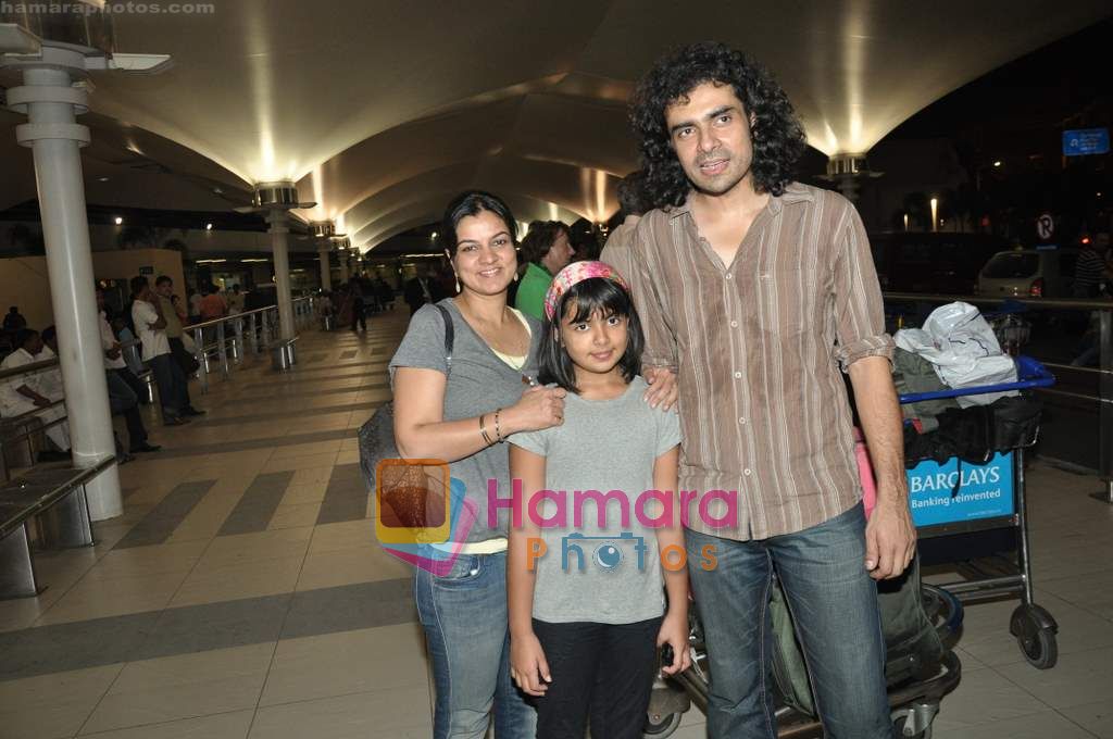 Imtiaz Ali arrives in Mumbai Airport on 19th May 2010 