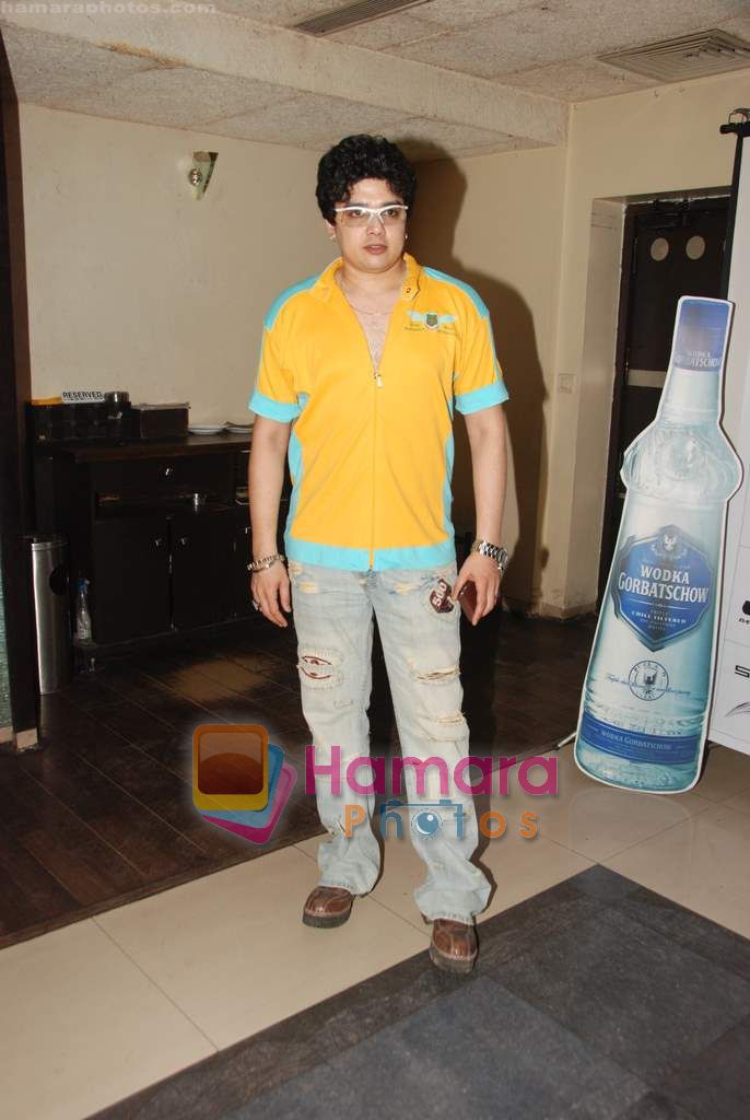 at Naveen Prabhakar's birthday bash in Shimmer Lounge and Kitchen on 19th May 2010 