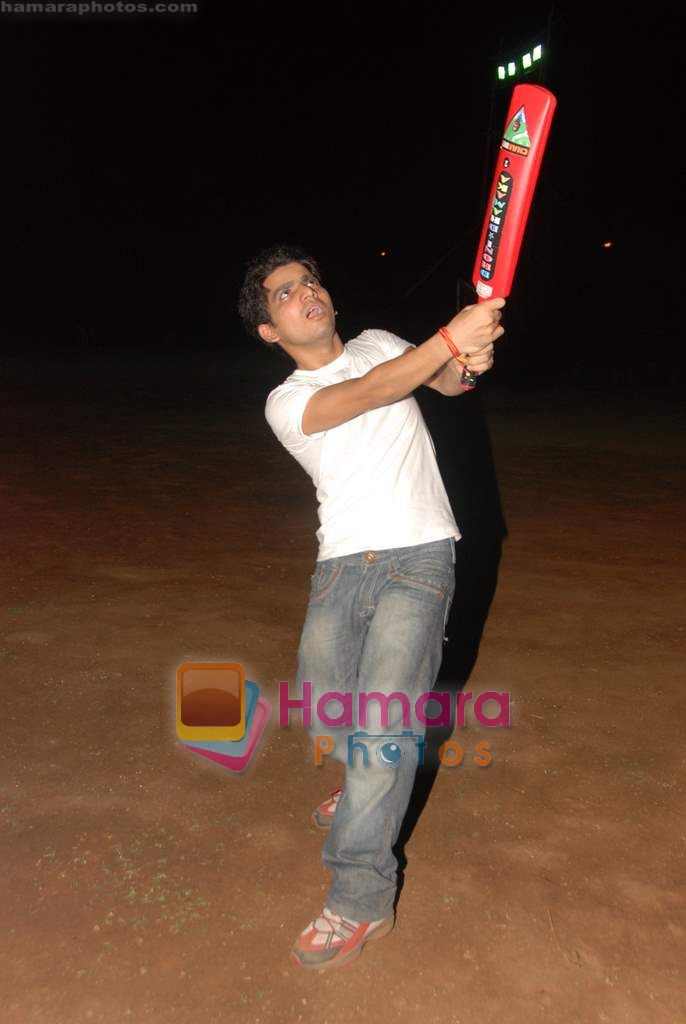 Vineet Singh at celebrity cricket match in Ritumbara College on 25th May 2010 