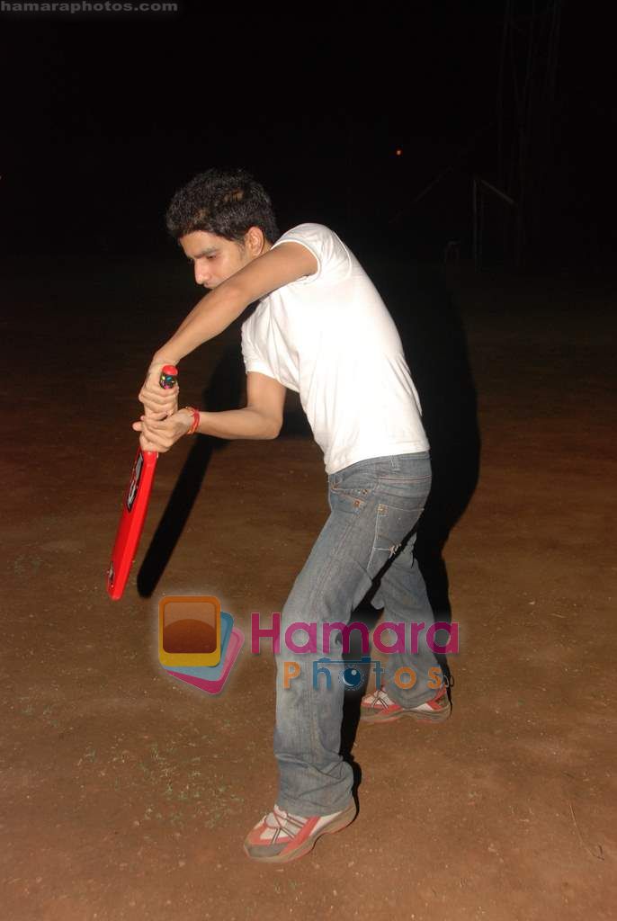 Vineet Singh at celebrity cricket match in Ritumbara College on 25th May 2010 