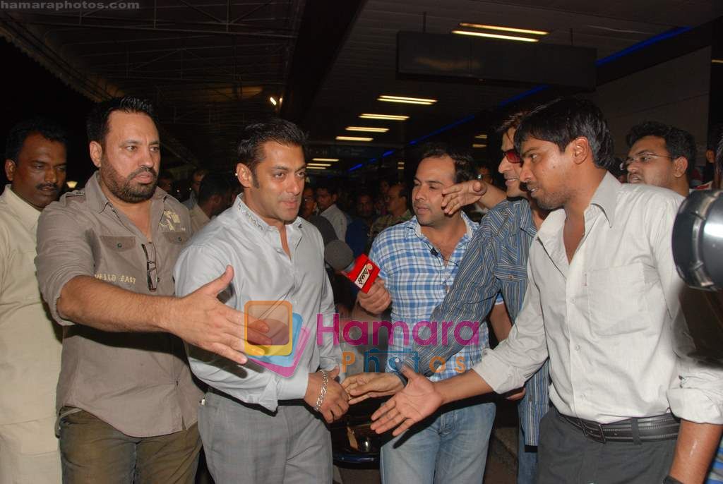 Salman Khan gears up for the Being Human show in Dubai at Mumbai Airport on 26th May 2010 