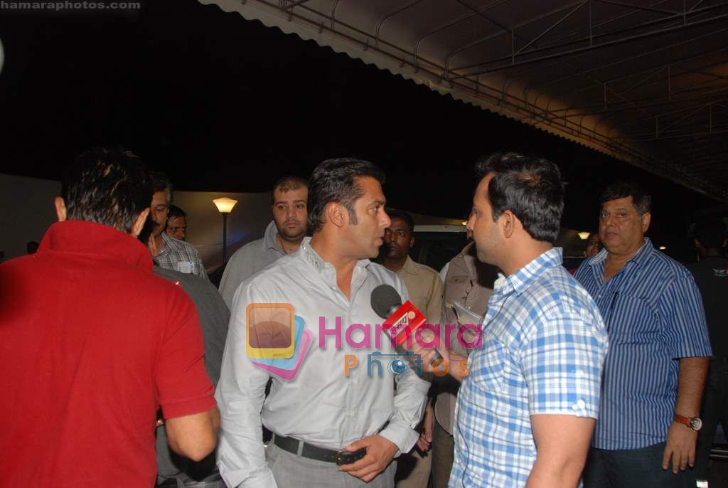 Salman Khan gears up for the Being Human show in Dubai at Mumbai Airport on 26th May 2010