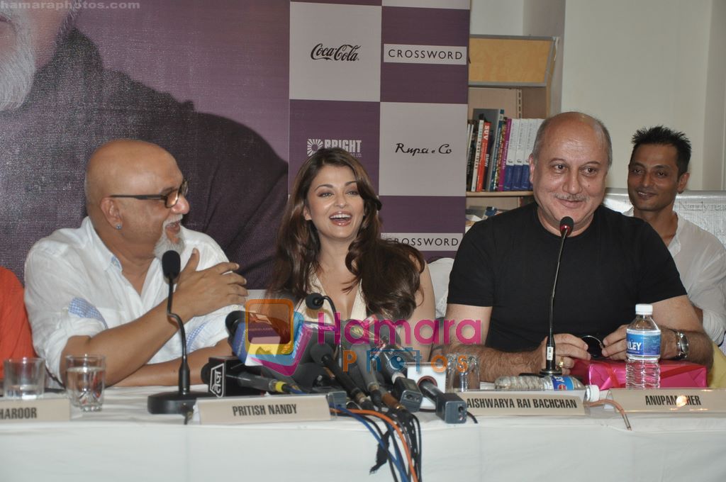 Aishwarya Rai Bachchan, Anupam Kher, Pritish Nandy at the Launch of Pritish Nandy's book Again in Crossword, Mumbai on 27th May 2010 