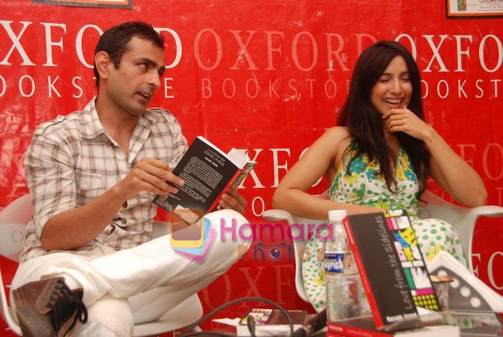 Mayank Anand, Shraddha Nigam at Mayank Anand's book reading in Oxford, Churchgate, Mumbai on 29th May 2010 