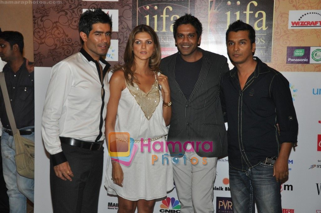 Manish Malhotra, Nandita Mahtani, Rocky S, Vikram Phadnis at IIFA Cricket & Fashion media meet in Trident, Mumbai on 29th May 2010 