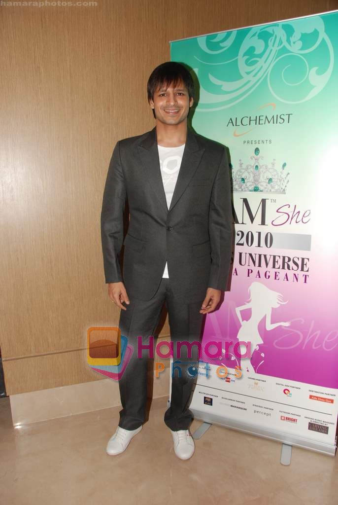 Vivek Oberoi with I am She contestants in Westin Hotel on 30th May 2010 