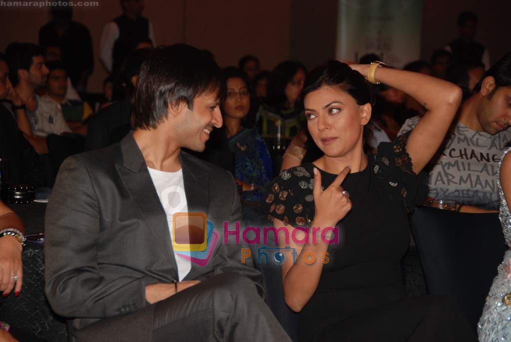 Vivek Oberoi, Sushmita Sen with I am She contestants in Westin Hotel on 30th May 2010 
