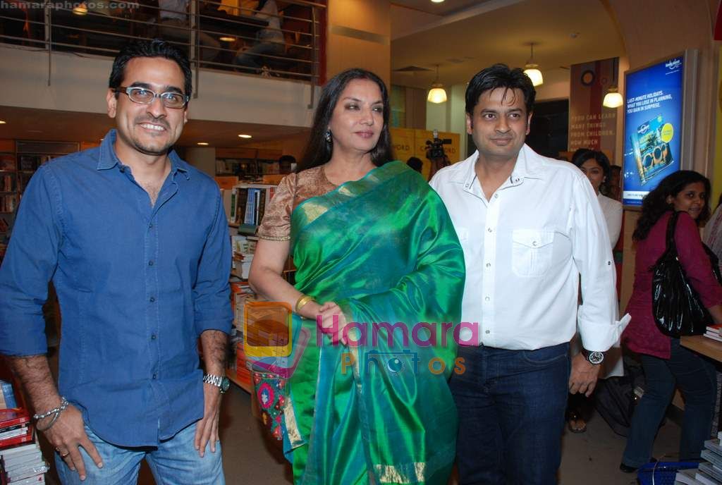 Shabana Azmi at Loins of Punjab DVD launch in Crossword on 31st May 2010 