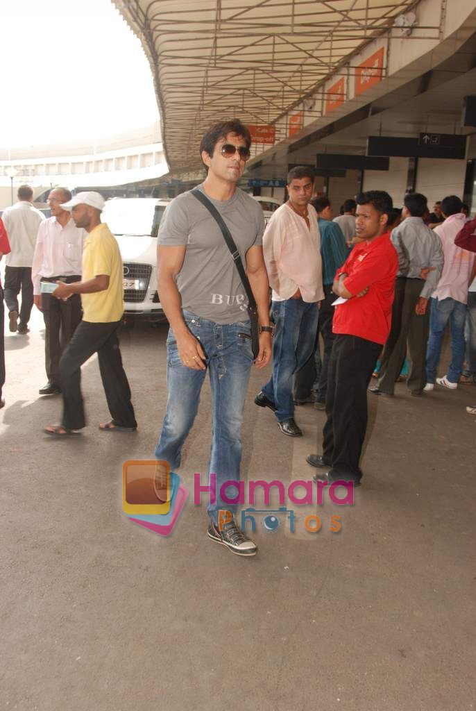 Sonu Sood leave for IIFA Colombo in Mumbai Airport on 1st June 2010  