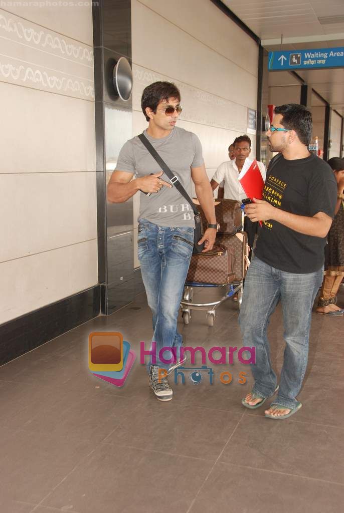 Sonu Sood leave for IIFA Colombo in Mumbai Airport on 1st June 2010  