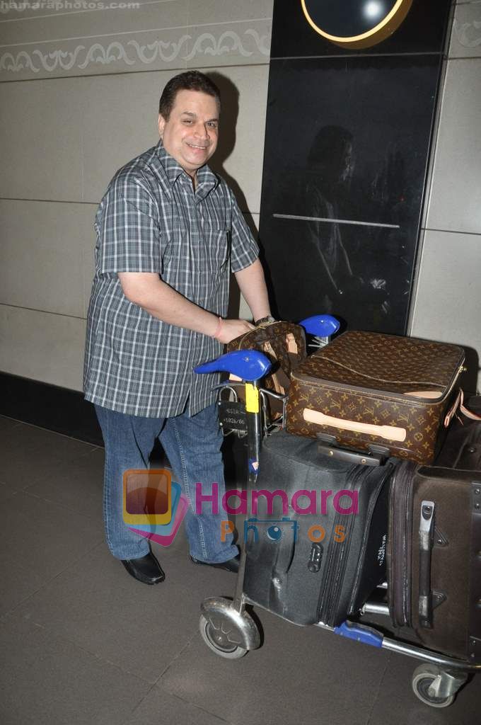 Ramesh Taurani leave for IIFA Colombo in Mumbai Airport on 2nd June 2010 