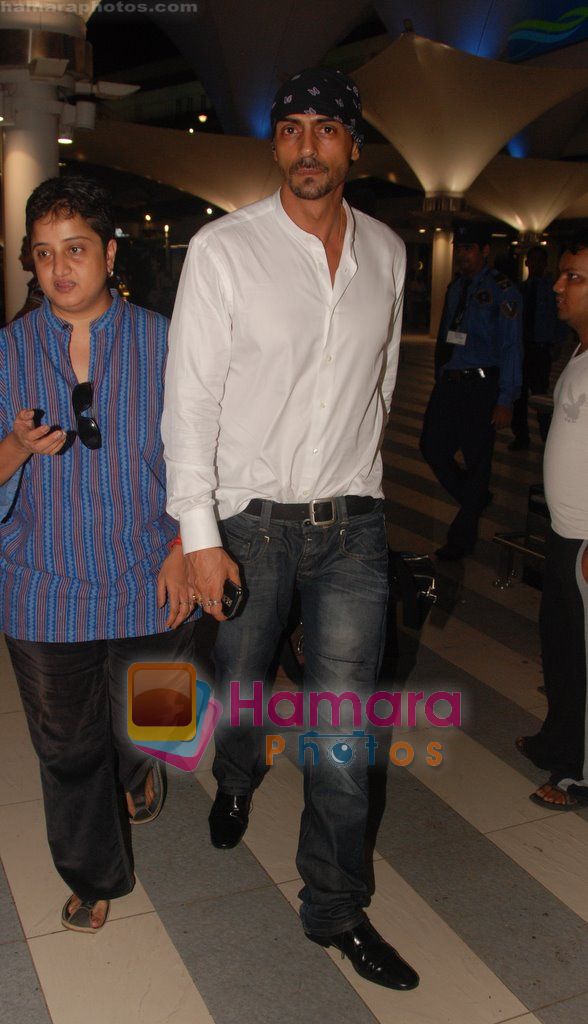 Arjun Rampal return from Raajneeti Dubai Promotions in  International Airport, Mumbai on 3rd June 2010 