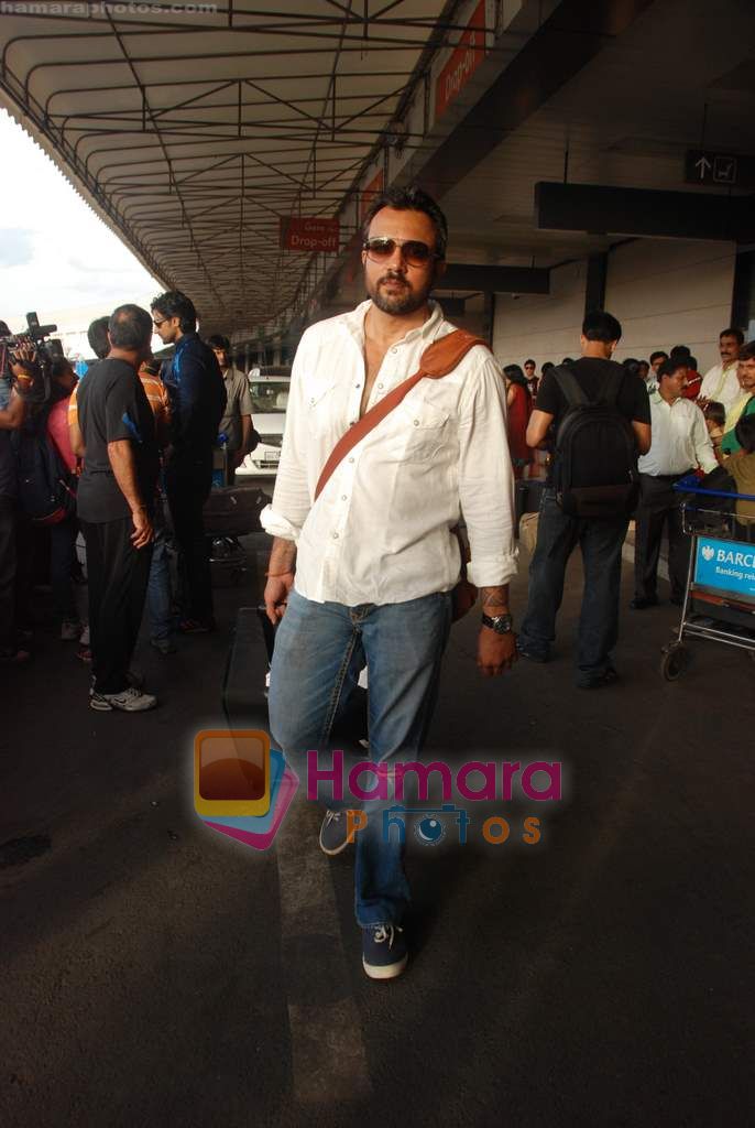 Apoorva Lakhia leave for IIFA Colombo in Mumbai Airport on 2nd June 2010 