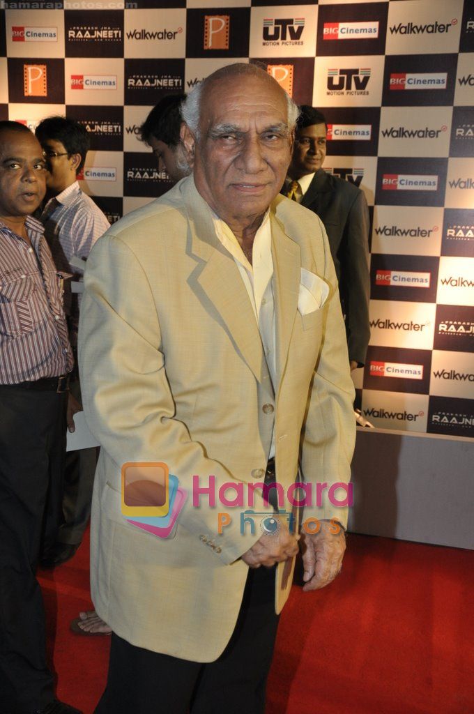 Yash Chopra at Raajneeti Premiere in Big Cinemas, Wadala, Mumbai on 3rd June 2010 