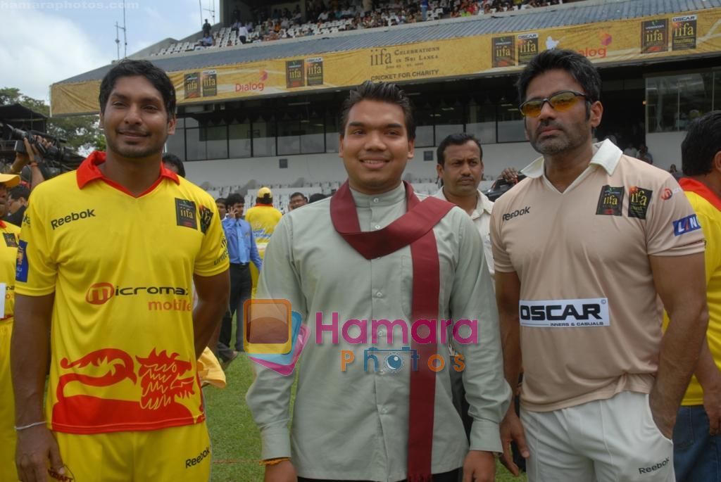 Sangakkara and Sunil Shetty at IIFA Foundation Celebrity Cricket Match in Colombo on 4th June 2010