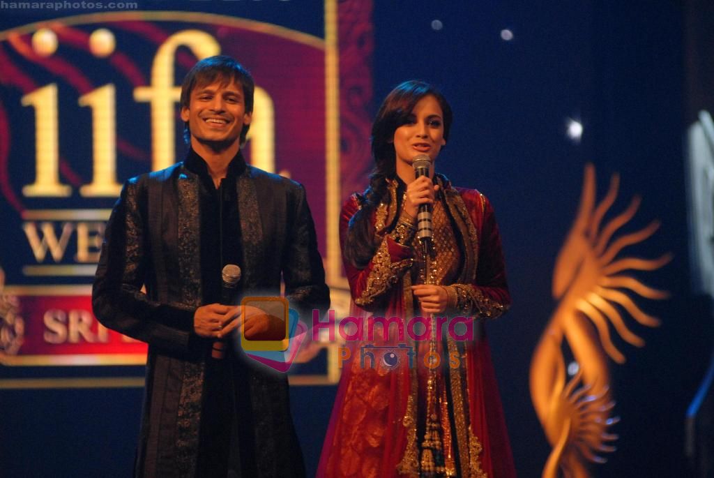 Dia Mirza and Vivek Oberoi at Day 1 of the Videocon IIFA Weekend in Colombo on 3rd June 2010