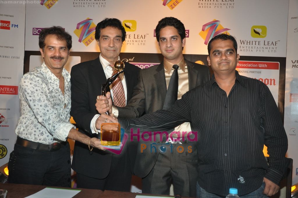 Dheeraj Kumar, Jamnadas Majethia at Gold Awards Announcement in Holiday Inn, Mumbai on 5th June 2010 