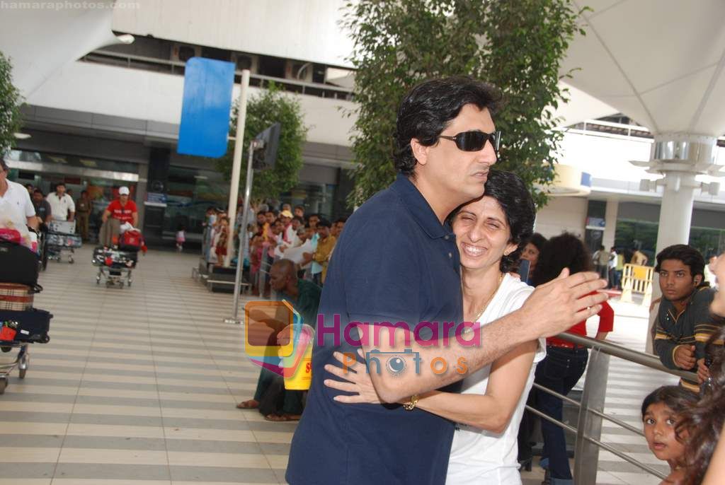 Shiamak Dawar arrive back from IIFA in Mumbai Airport on 6th June 2010 