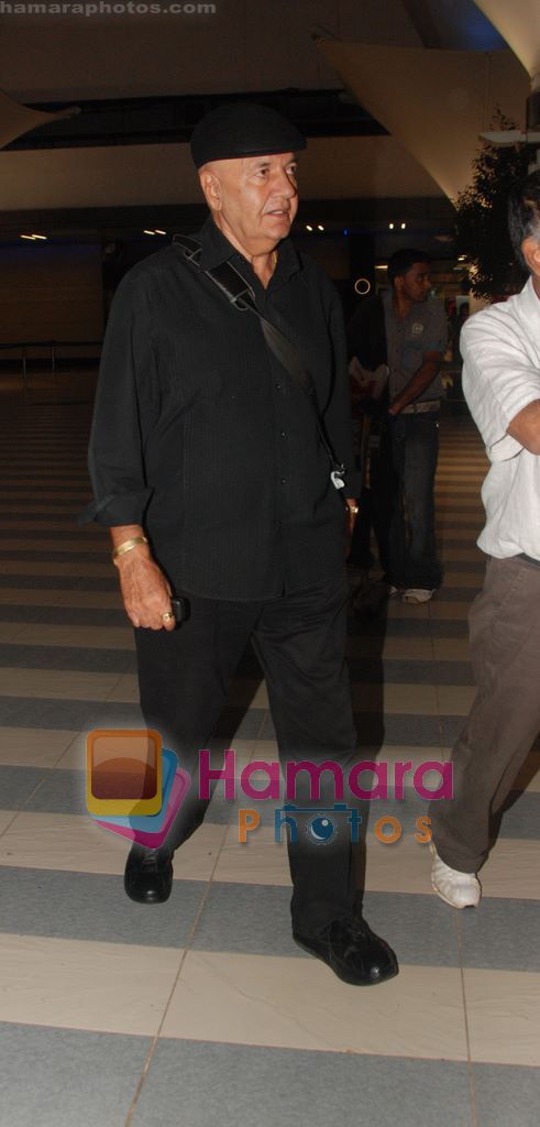 Prem Chopra return after IIFA Awards in Srilanka at Mumbai Airport on 7th June 2010 