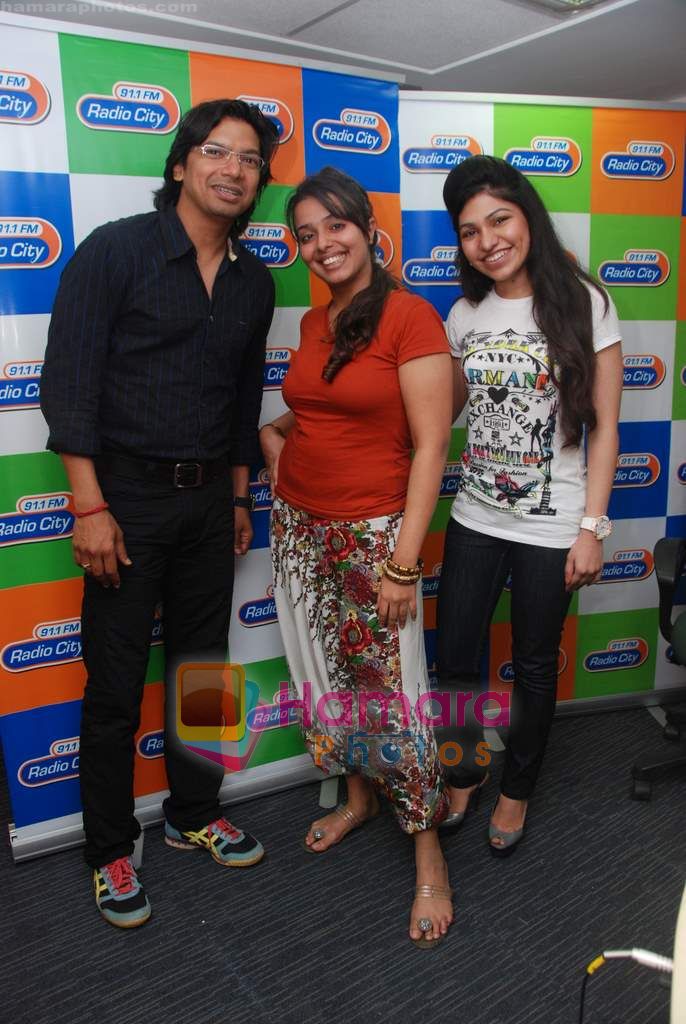 Shaan and Tulsi Kumar promote film Aashayein in Radio City on 23rd July 2010 