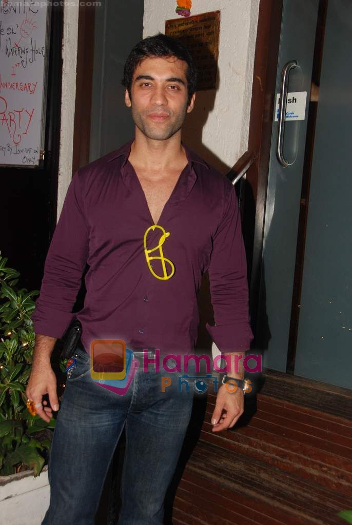 Kushal punjabi hosts Watering Hole's 1st anniversary in Andheri on 24th July 2010 