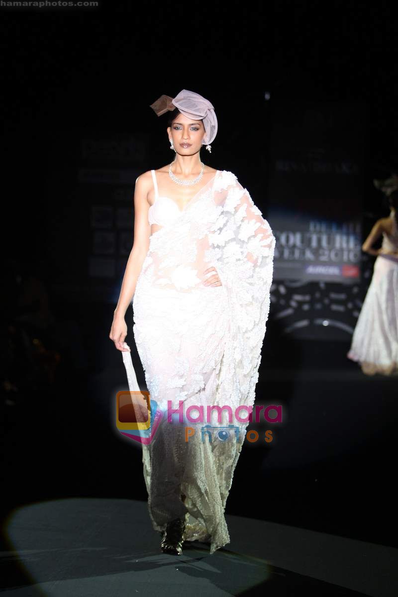 Model walk the ramp for Rina Dhaka Show at Pearls Delhi couture week on 25th July 2010 