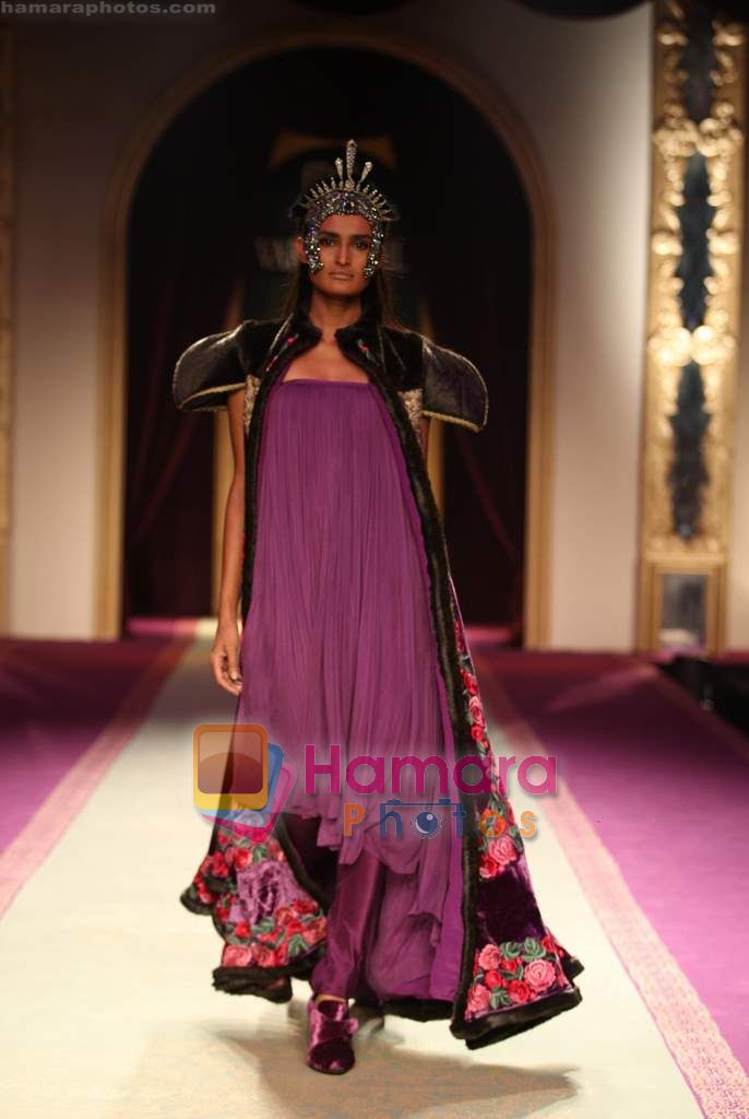 Model walk the ramp for Varun Bahl Show at Pearls Delhi couture week on 25th July 2010 