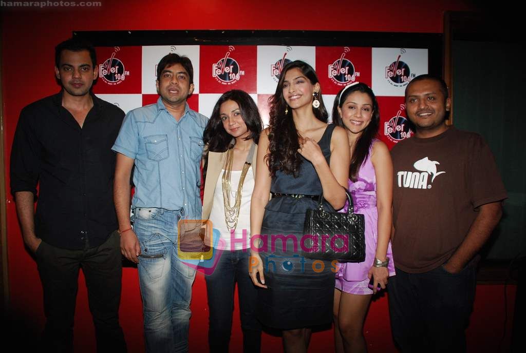 Cyrus Sahukar, Anurag Pandey, Ira Dubey, Sonam Kapoor, Amrita Puri at Fever 104 FM in Andheri, Mumbai on 29th July 2010 