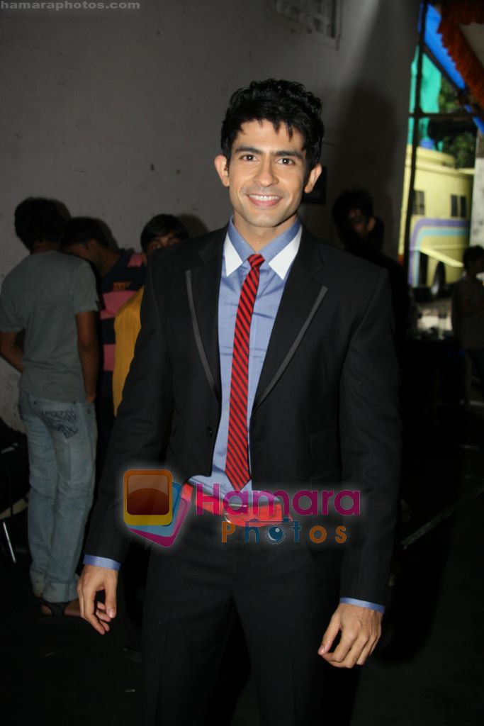 Hussain at the promotion of Aashayein on Indian Idol in Filmistan Studio, Mumbai on 3rd Aug 2010 
