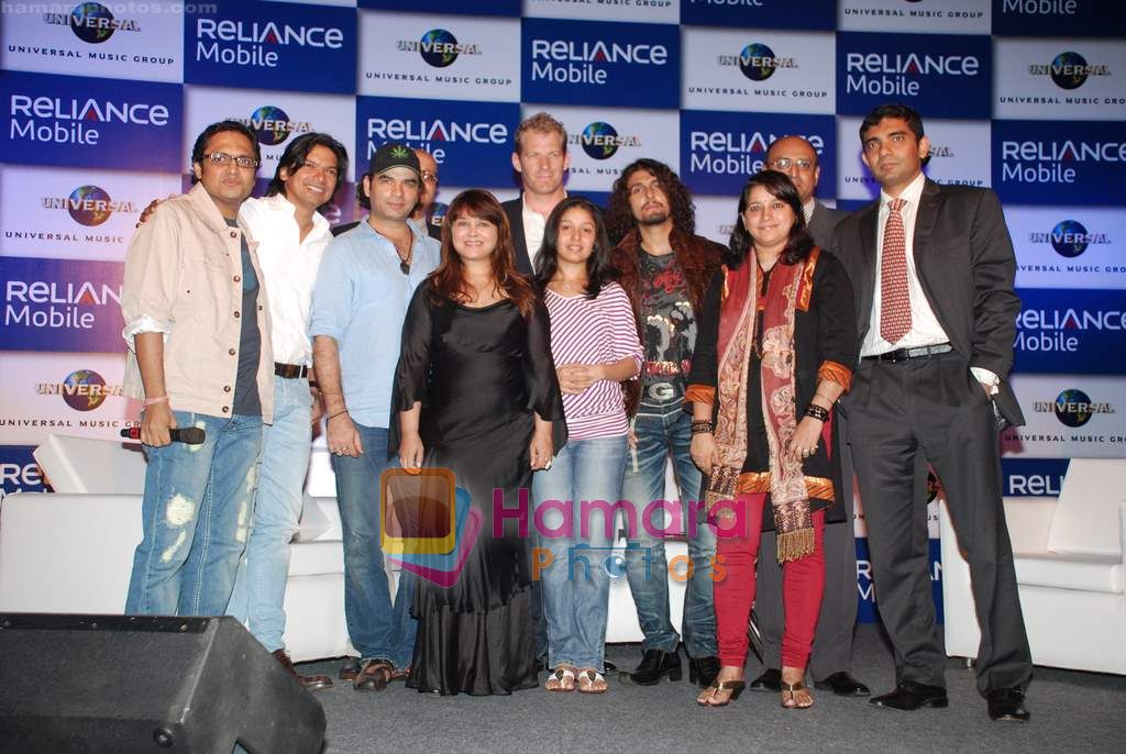 Shaan, Alisha Chinoy, Sonu Nigam at Reliance Mobile 3G tie up with Universal Music in Trident on 4th Aug 2010 