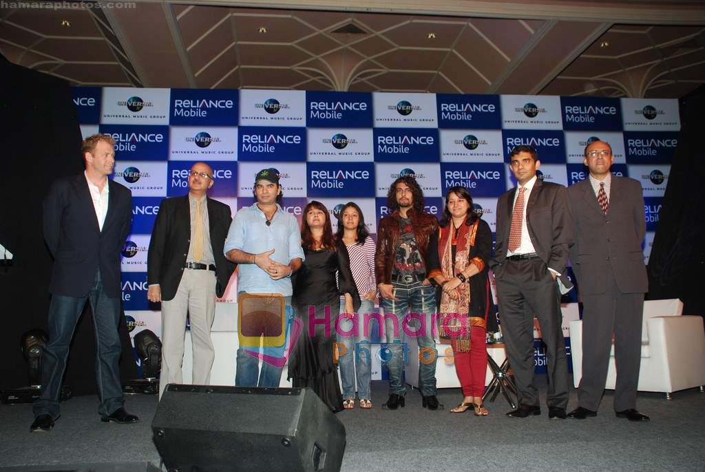 Alisha Chinoy, Sonu Nigam at Reliance Mobile 3G tie up with Universal Music in Trident on 4th Aug 2010 