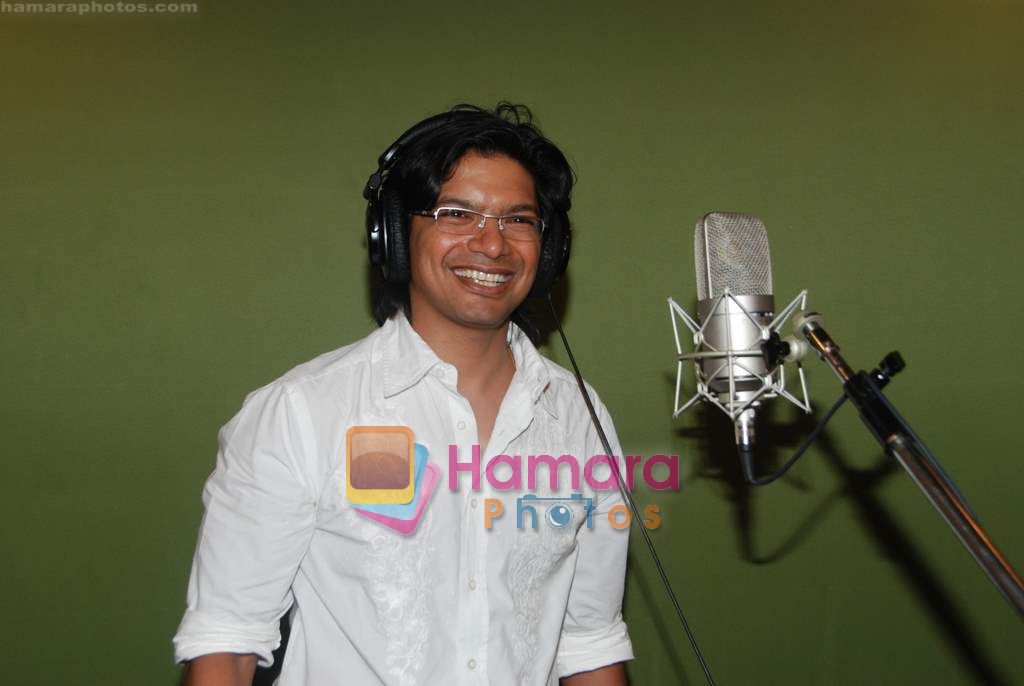 Shaan at the Song recording of first 3D film Bo Mamo with ten singer in Aadersh Shrivastava studio, Juhu on 4th Aug 2010 