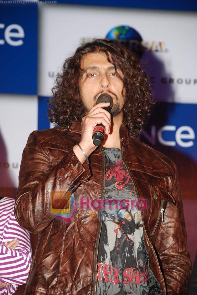 Sonu Nigam at Reliance Mobile 3G tie up with Universal Music in Trident on 4th Aug 2010 