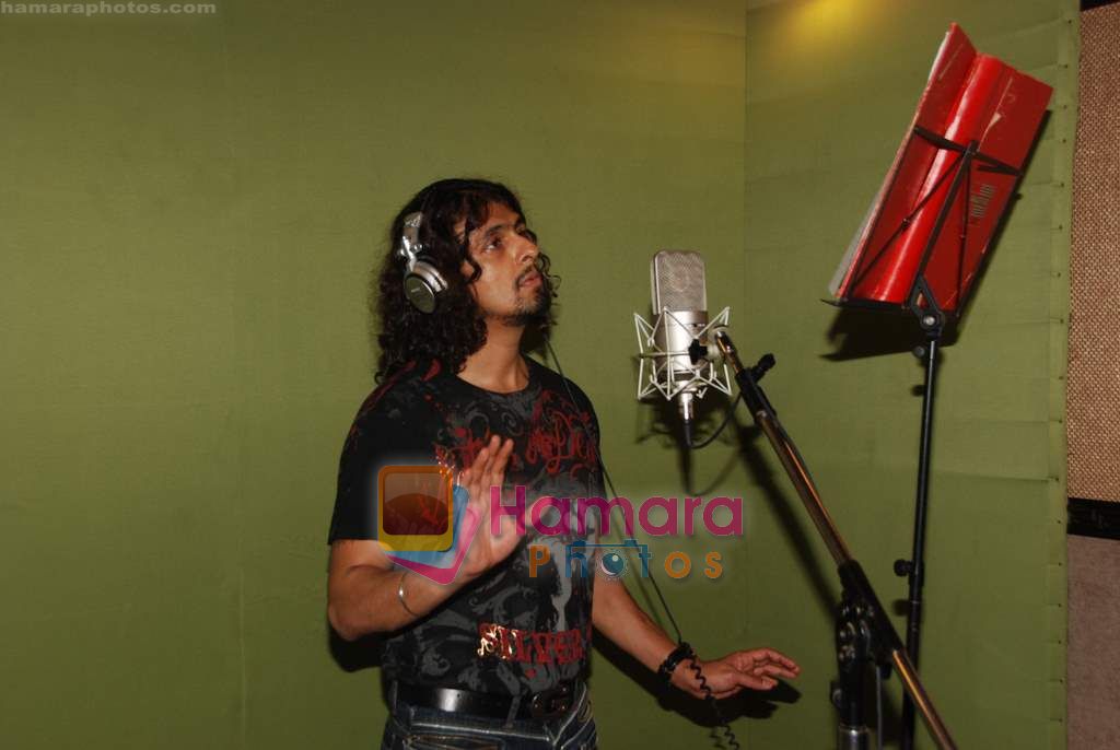 Sonu Nigam at the Song recording of first 3D film Bo Mamo with ten singer in Aadersh Shrivastava studio, Juhu on 4th Aug 2010 