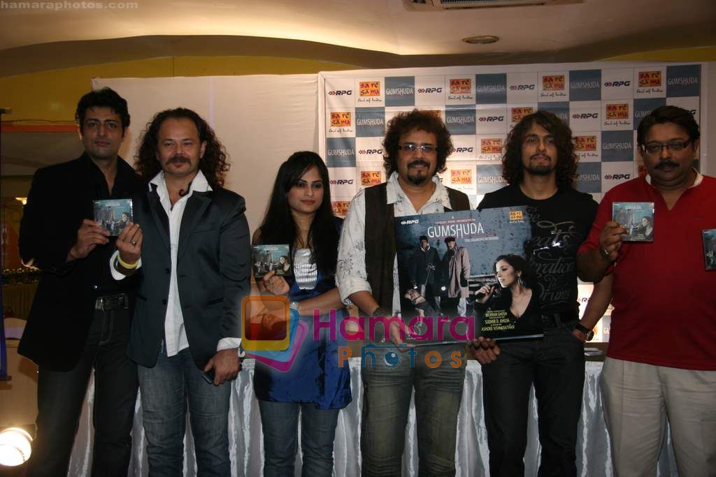 Sonu Nigam, Raj Zutshi, Priyanshu Chatterjee, Bikram Ghosh at Gumshuda film music launch in Renaissance Club on 5th Aug 2010 