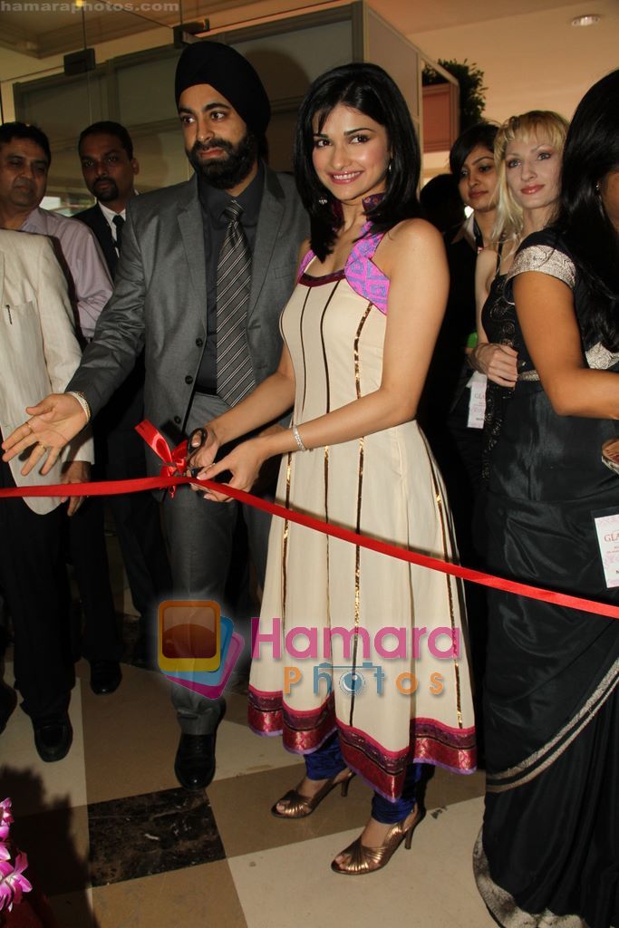 Prachi Desai launches the JW Marriott Glamour Show in Juhu, Mumbai on 6th Aug 2010 
