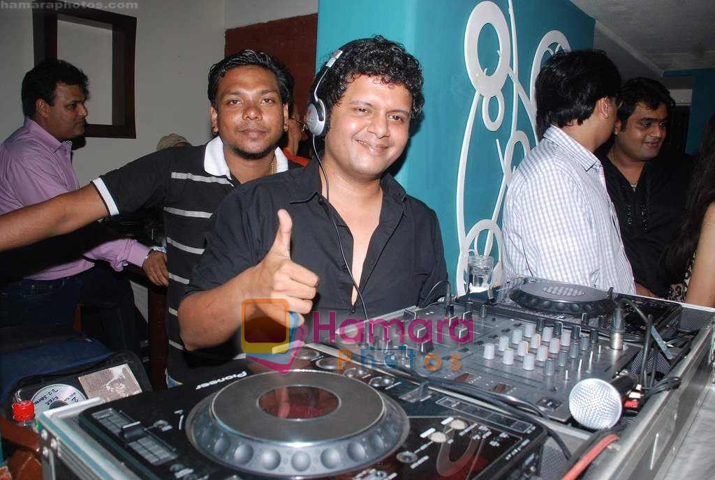 at Barcode 53 launch by Hiten and Gauri Tejwani in Andheri on 6th Aug 2010 