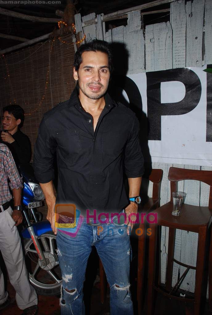 Dino Morea at Barcode 53 launch by Hiten and Gauri Tejwani in Andheri on 6th Aug 2010 