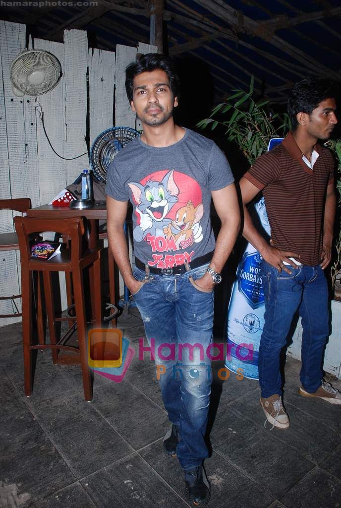Nikhil Dwivedi at Barcode 53 launch by Hiten and Gauri Tejwani in Andheri on 6th Aug 2010 